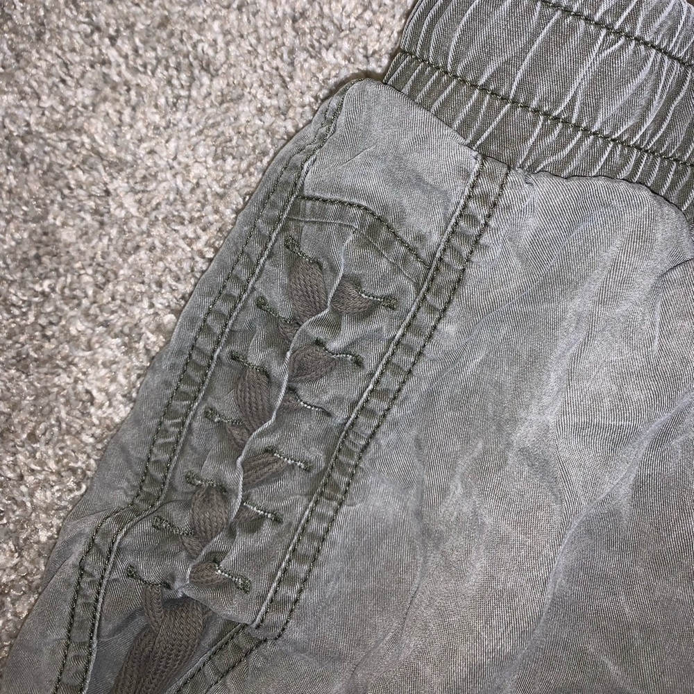 Express Dark Green / Gray Laced High Waist shorts size XS - Picture 5 of 9